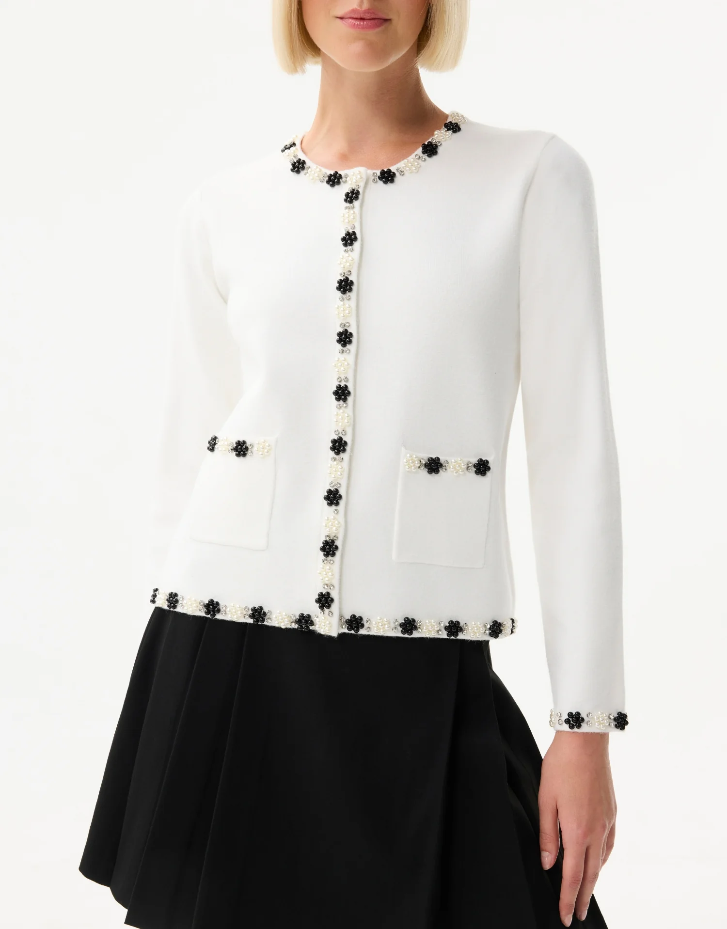 Cardigan à col perlé fleuri – noir ou écru - Image 6