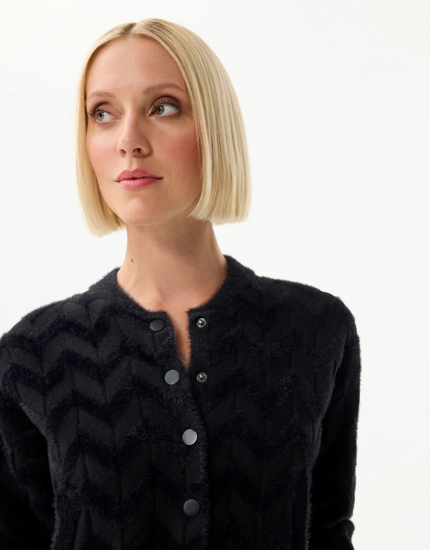 Cardigan texturé à chevrons noir - Image 2