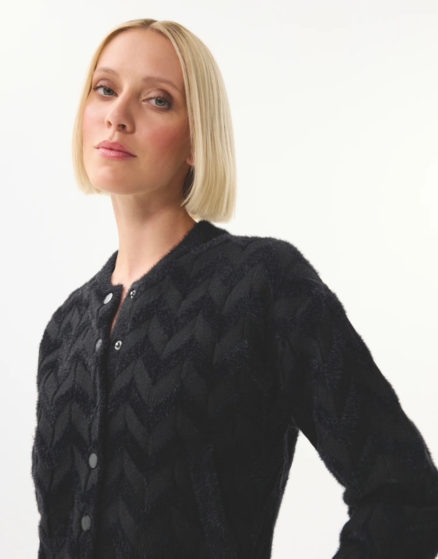 Cardigan texturé à chevrons noir - Image 4