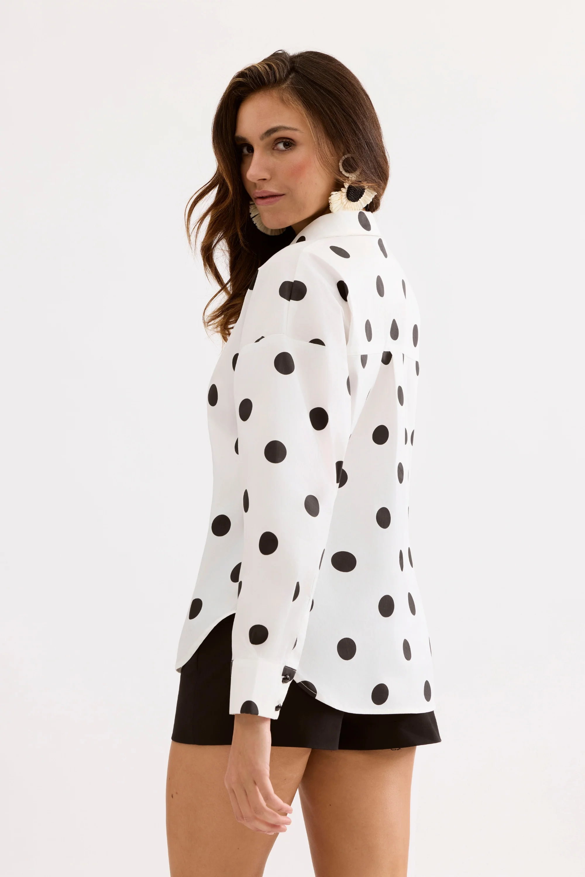 Chemise blanche à pois noirs - Image 4