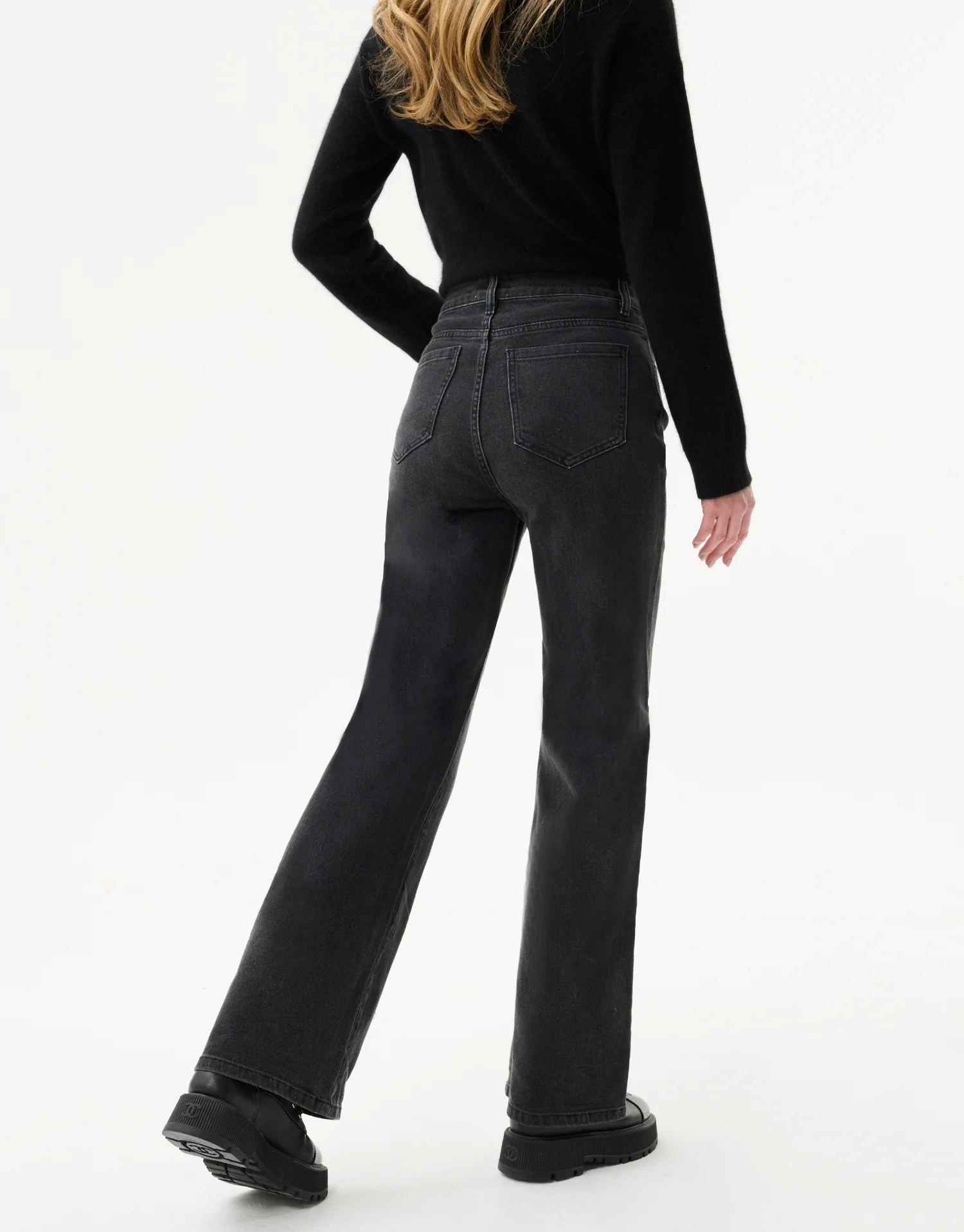 Jean noir droit brodé fleurs - Image 4