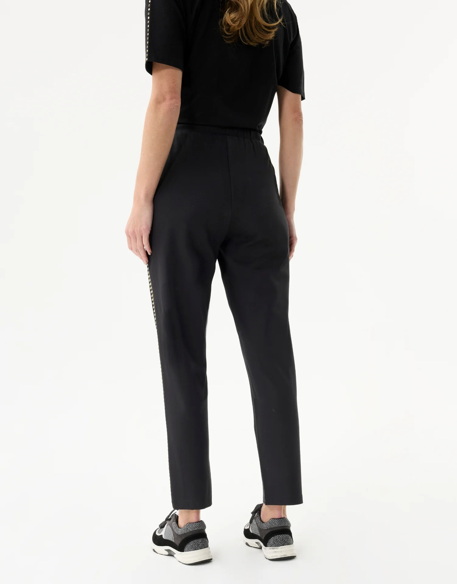 Pantalon noir à œillets - Image 4