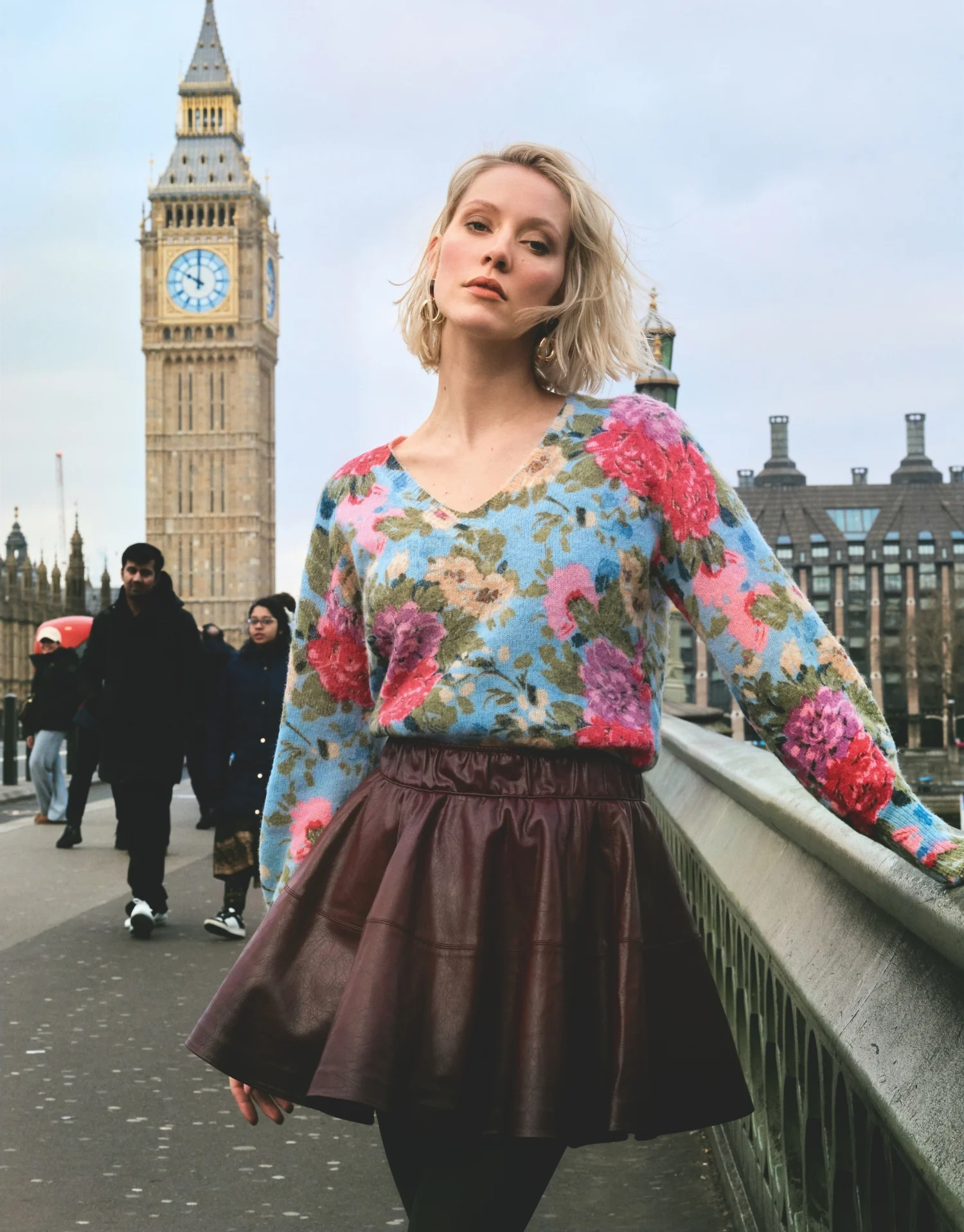 Pull à imprimé floral pastel
