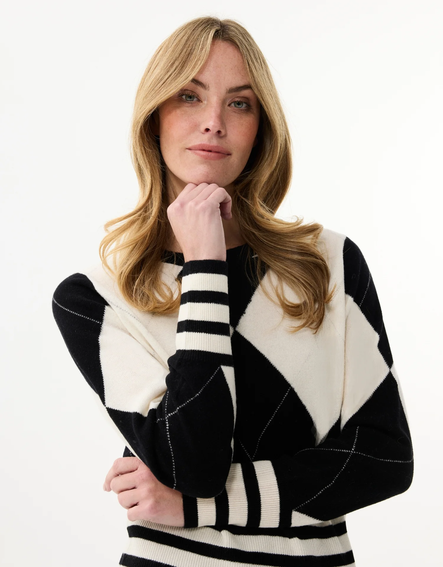 Pull à losanges bicolore en laine