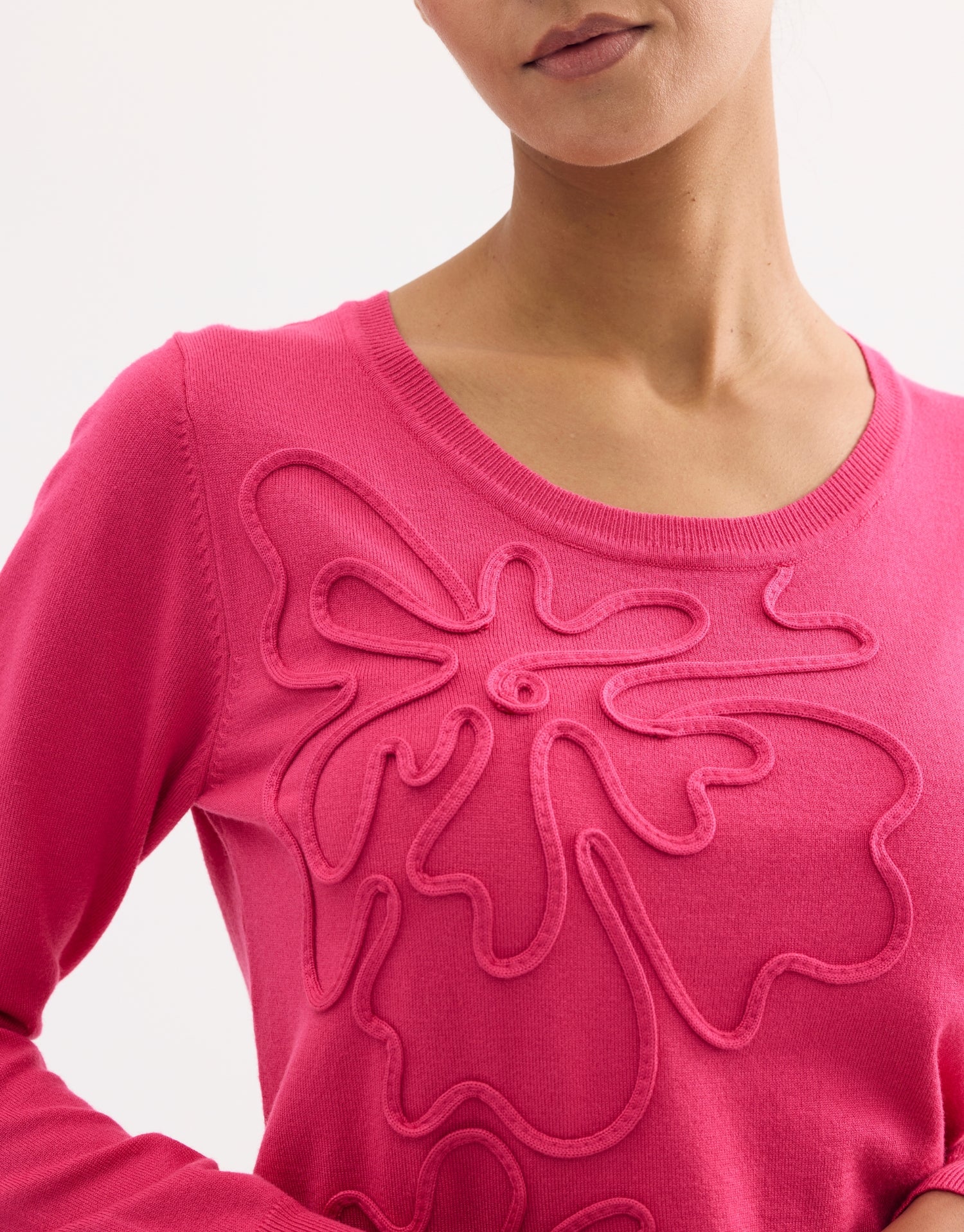 Pull à motif floral en relief - Image 6