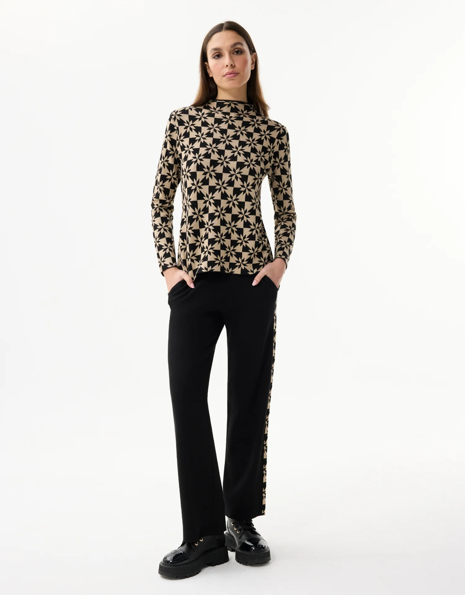 Pull à motif géométrique – noir et beige