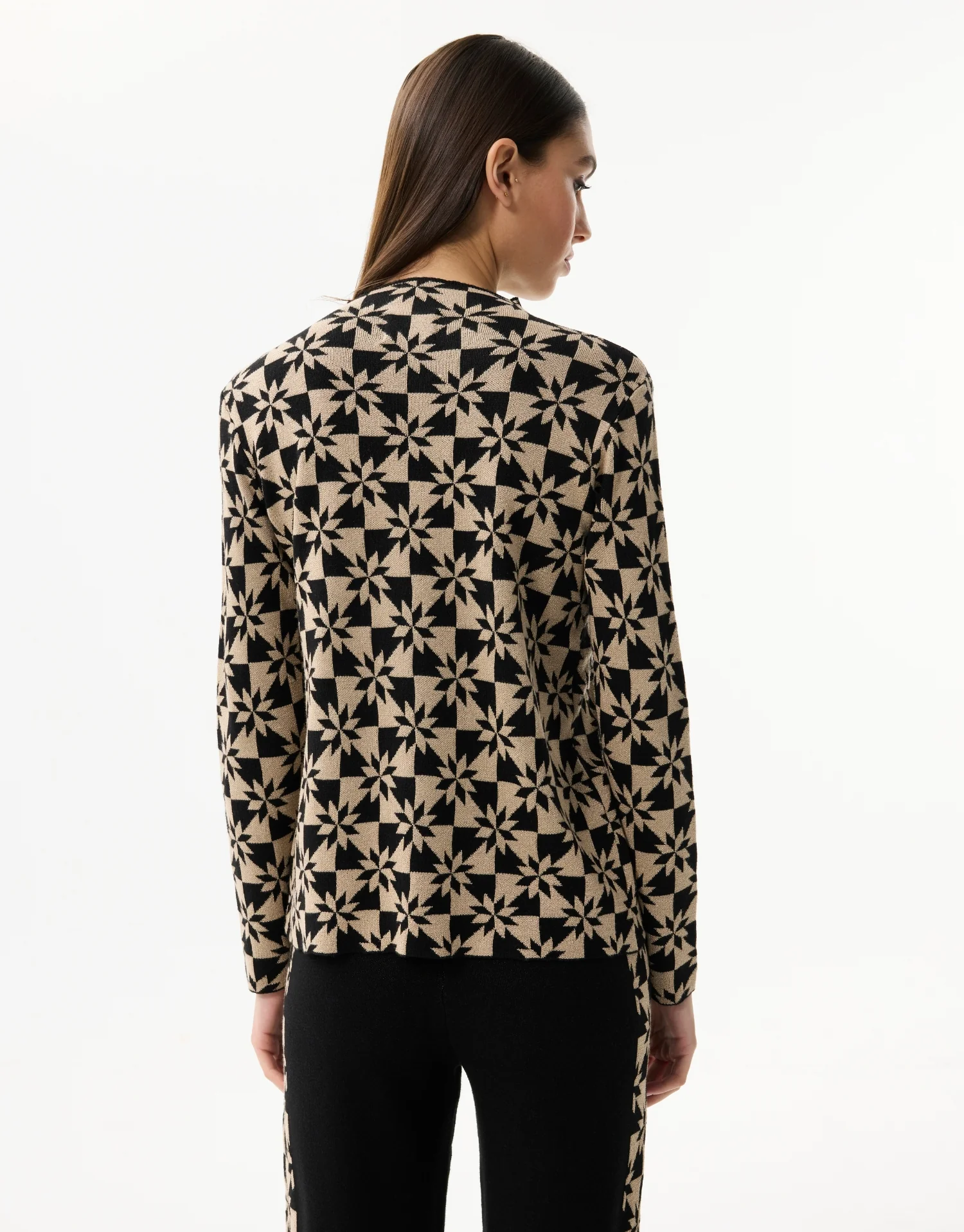 Pull à motif géométrique – noir et beige - Image 3