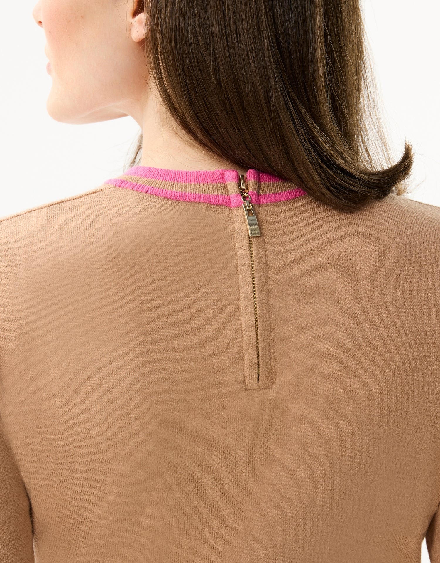 Pull à motif roses contrastées - Image 7