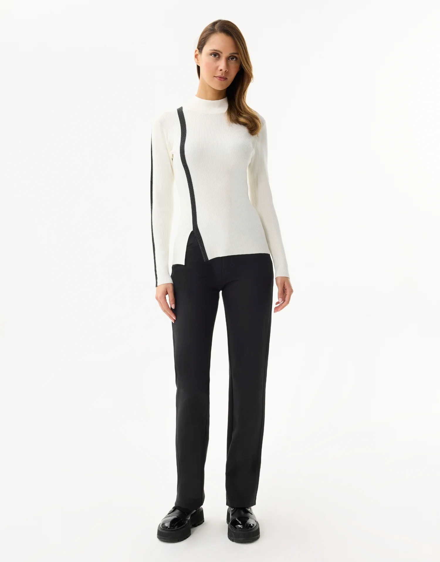 Pull bicolore asymétrique