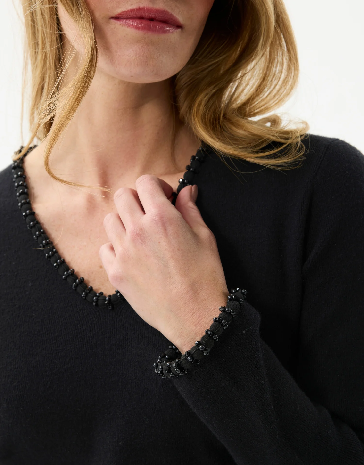 Pull col V avec perles - Image 2