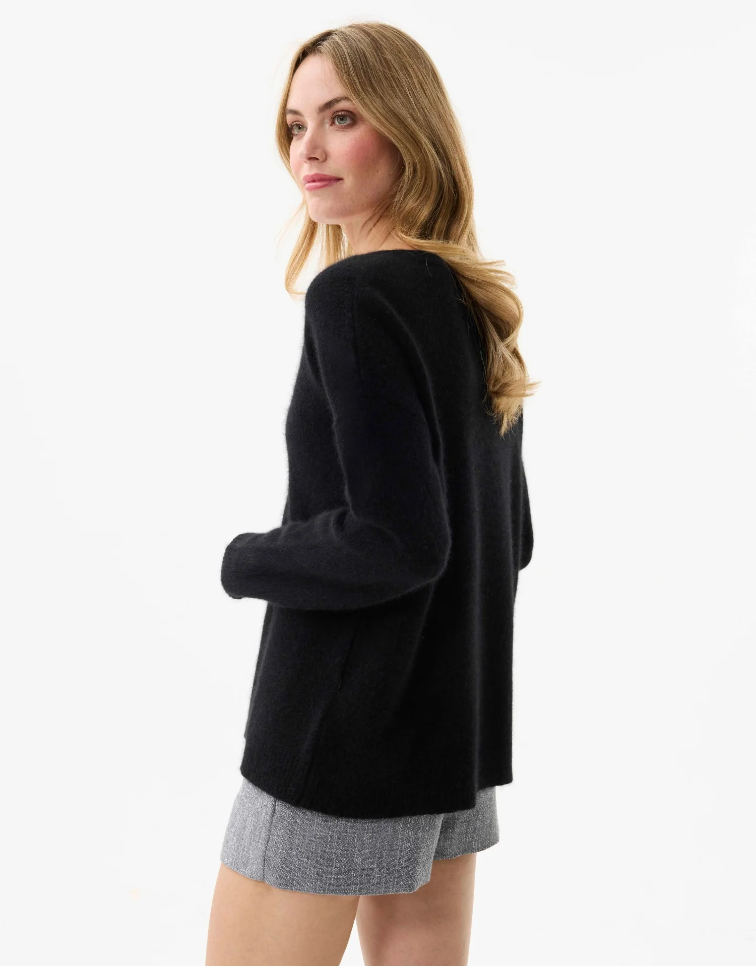 Pull col V en laine et raton laveur - Image 5