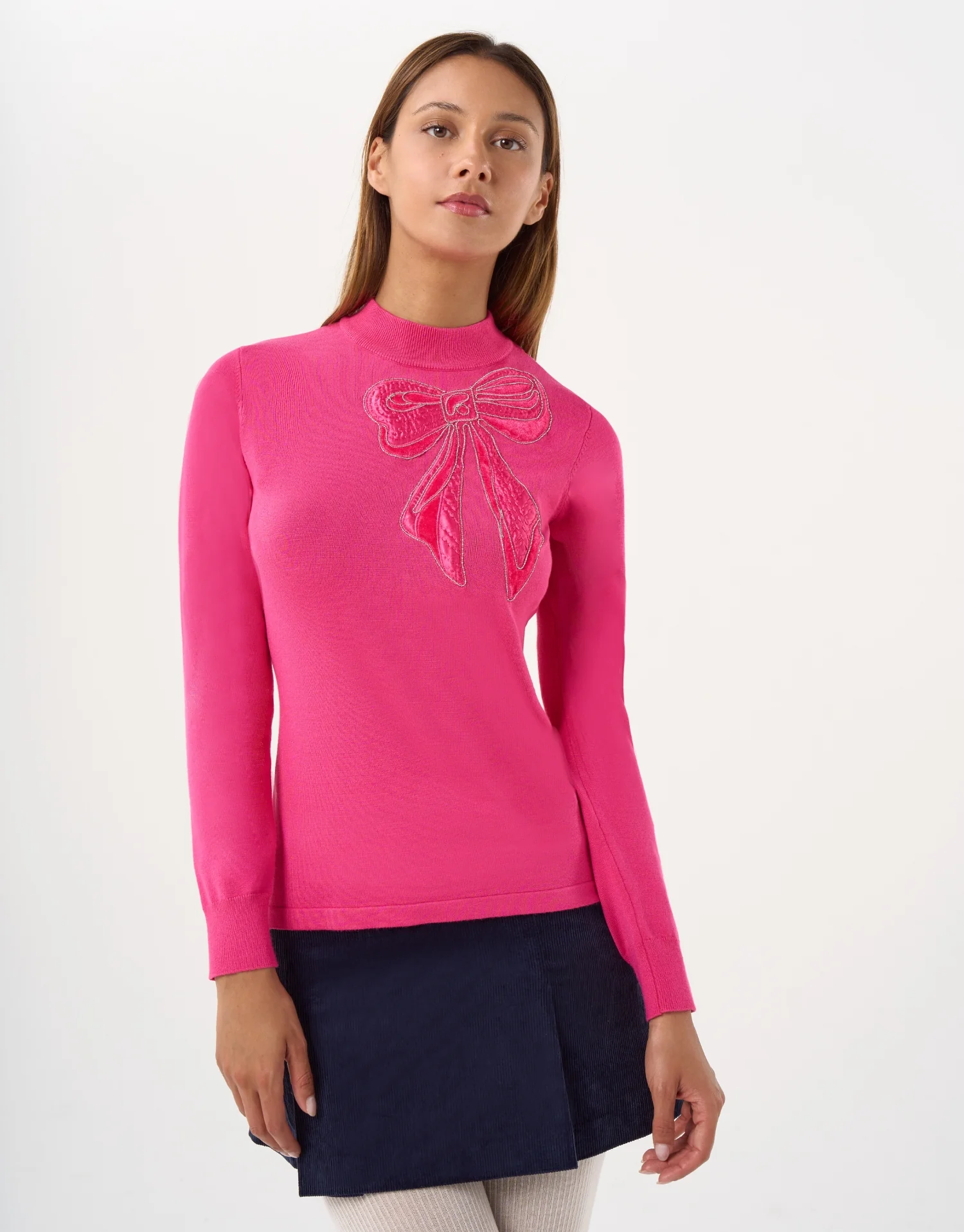 Pull en maille avec broderie nœud