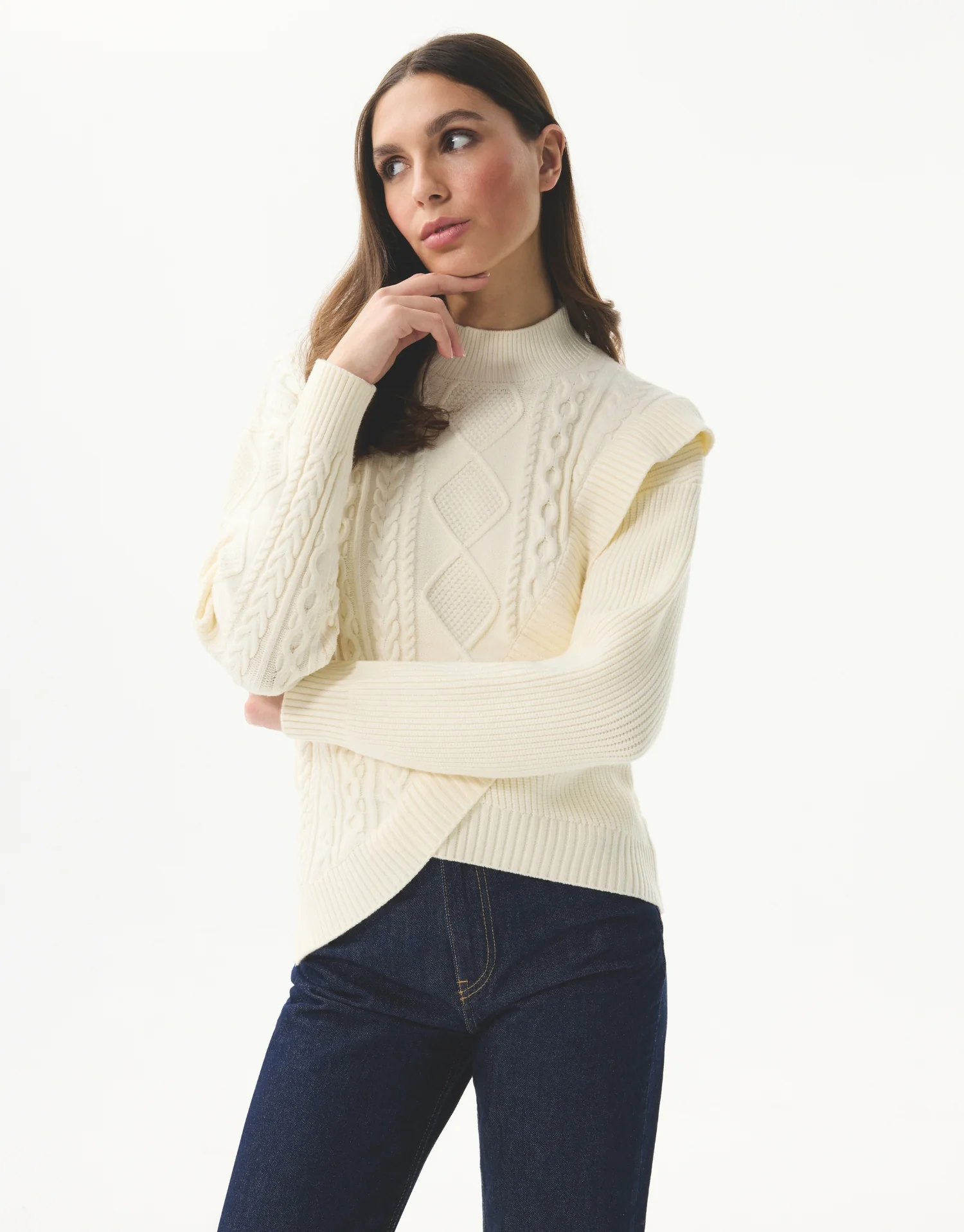 Pull en maille torsadée à coupe croisée - Image 4