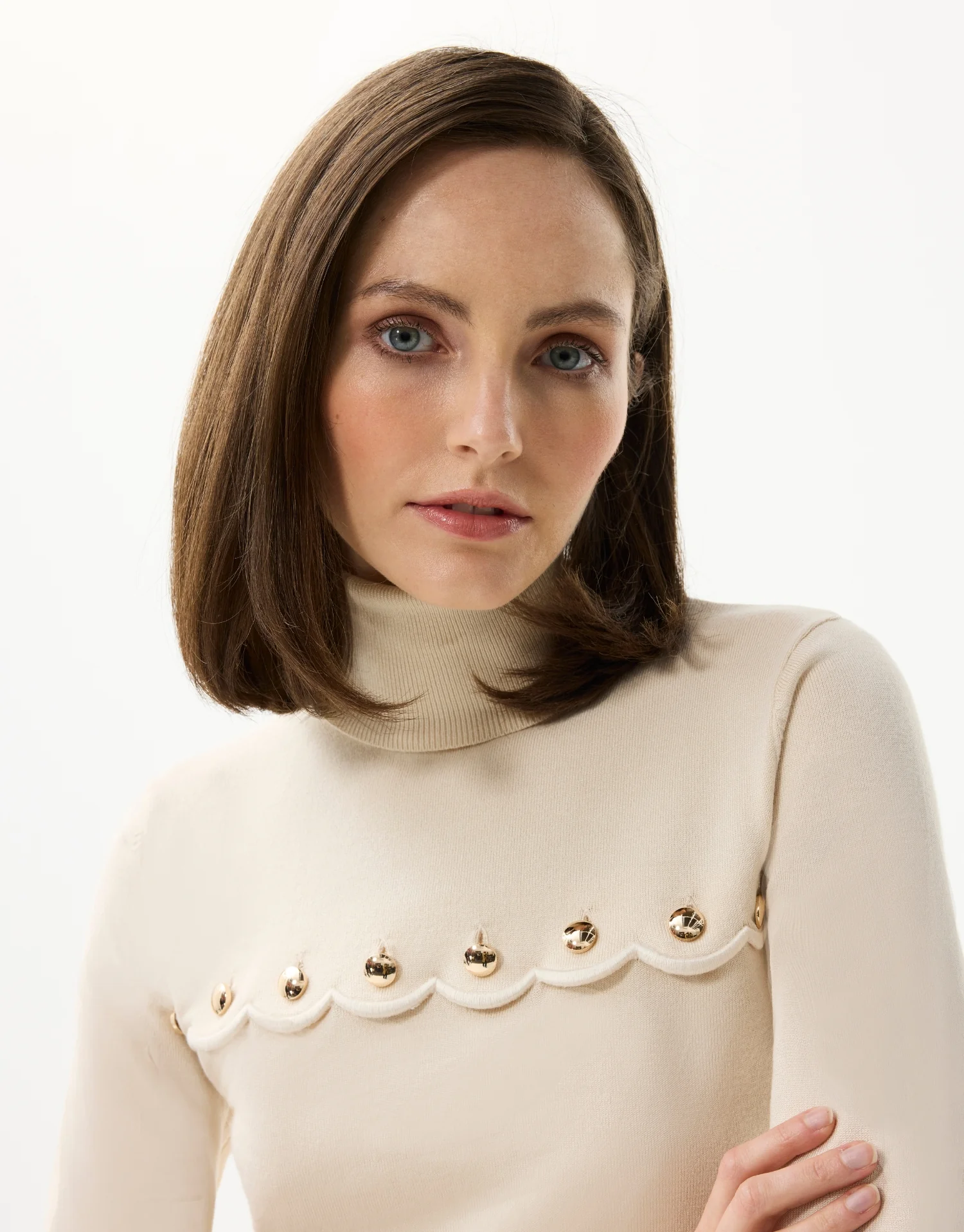 Pull col roulé doré - Image 6