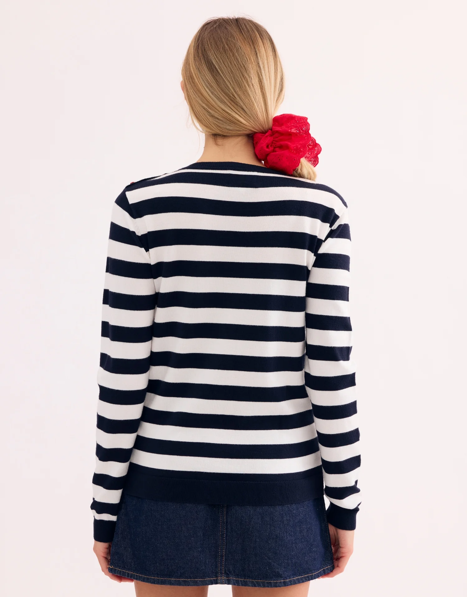 Pull marinière marine et blanc détail rouge - Image 4