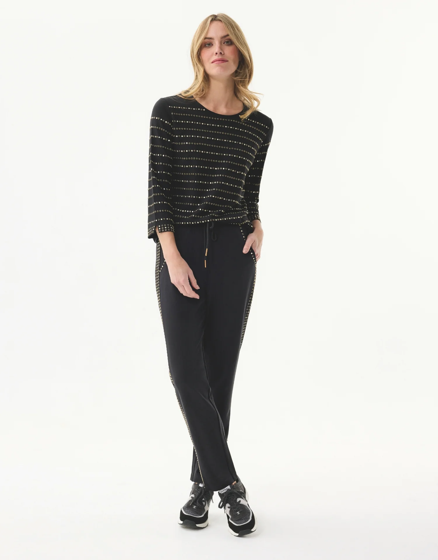 Pull noir à œillets dorés - Image 2