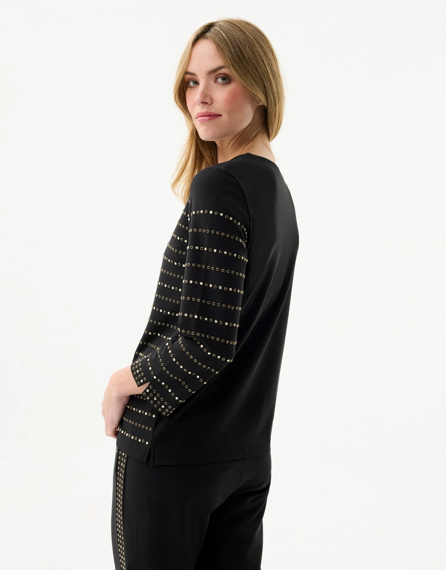 Pull noir à œillets dorés - Image 3