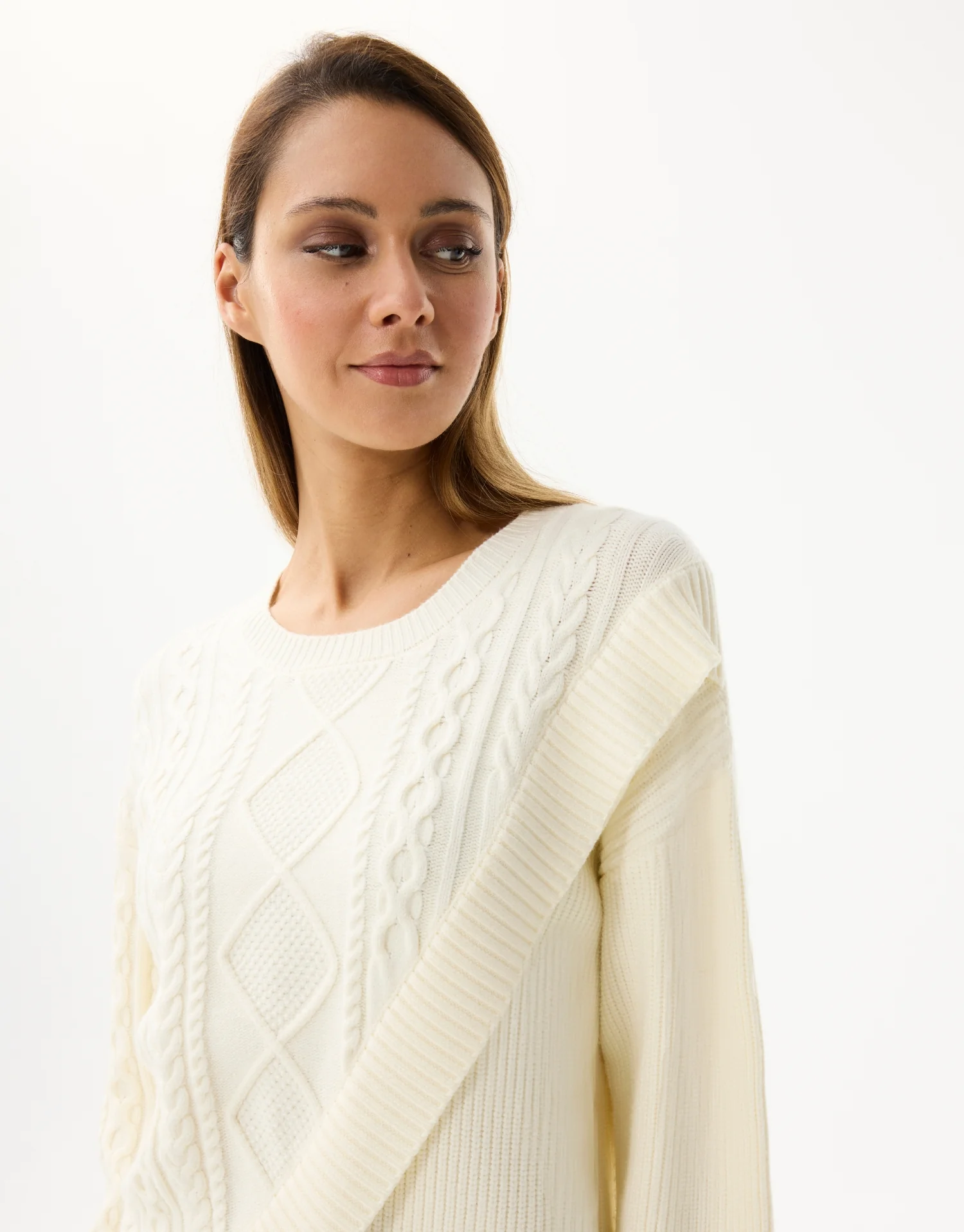 Pull torsadé à détails asymétriques - Image 2