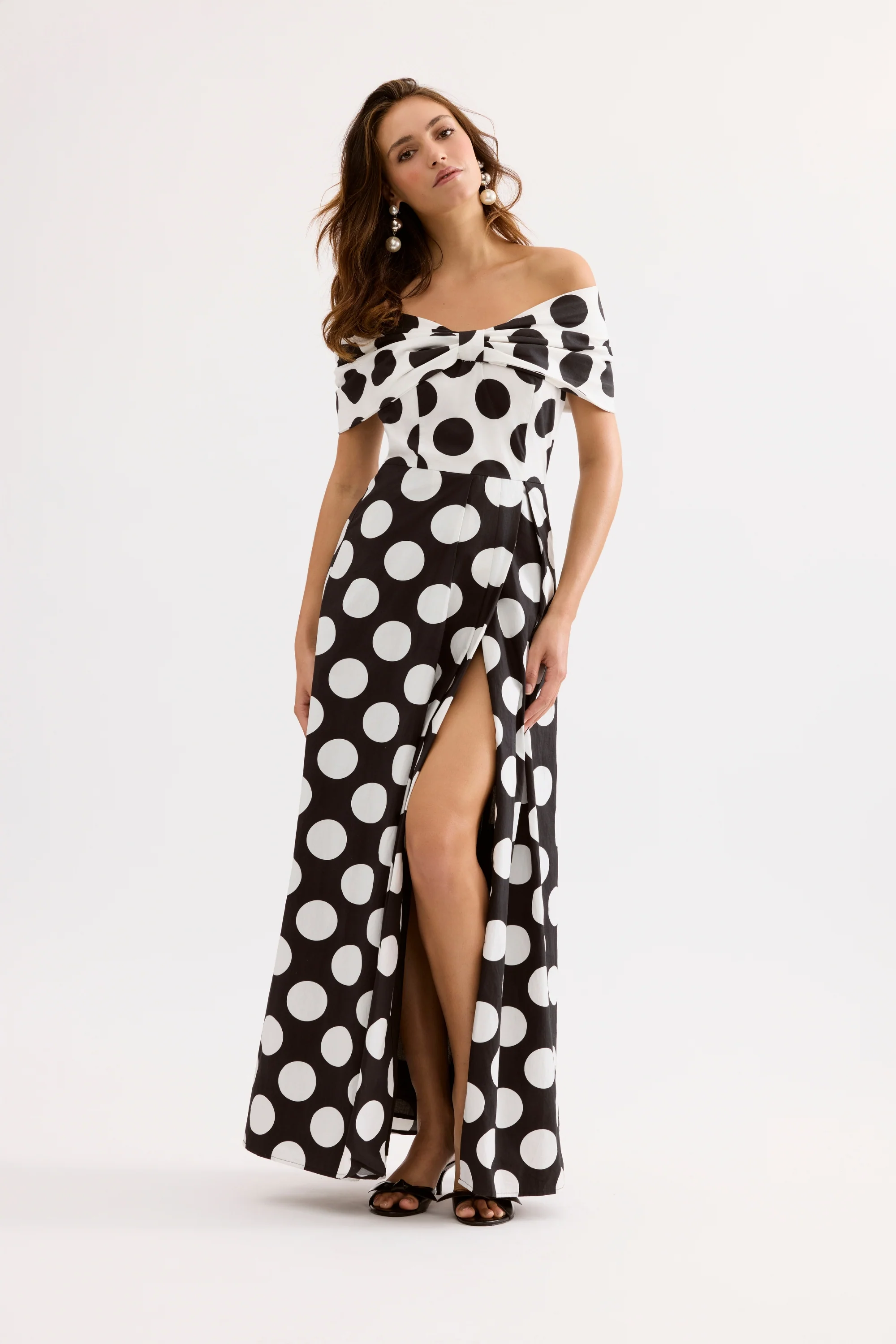 Robe longue à pois épaules dénudées - Image 3