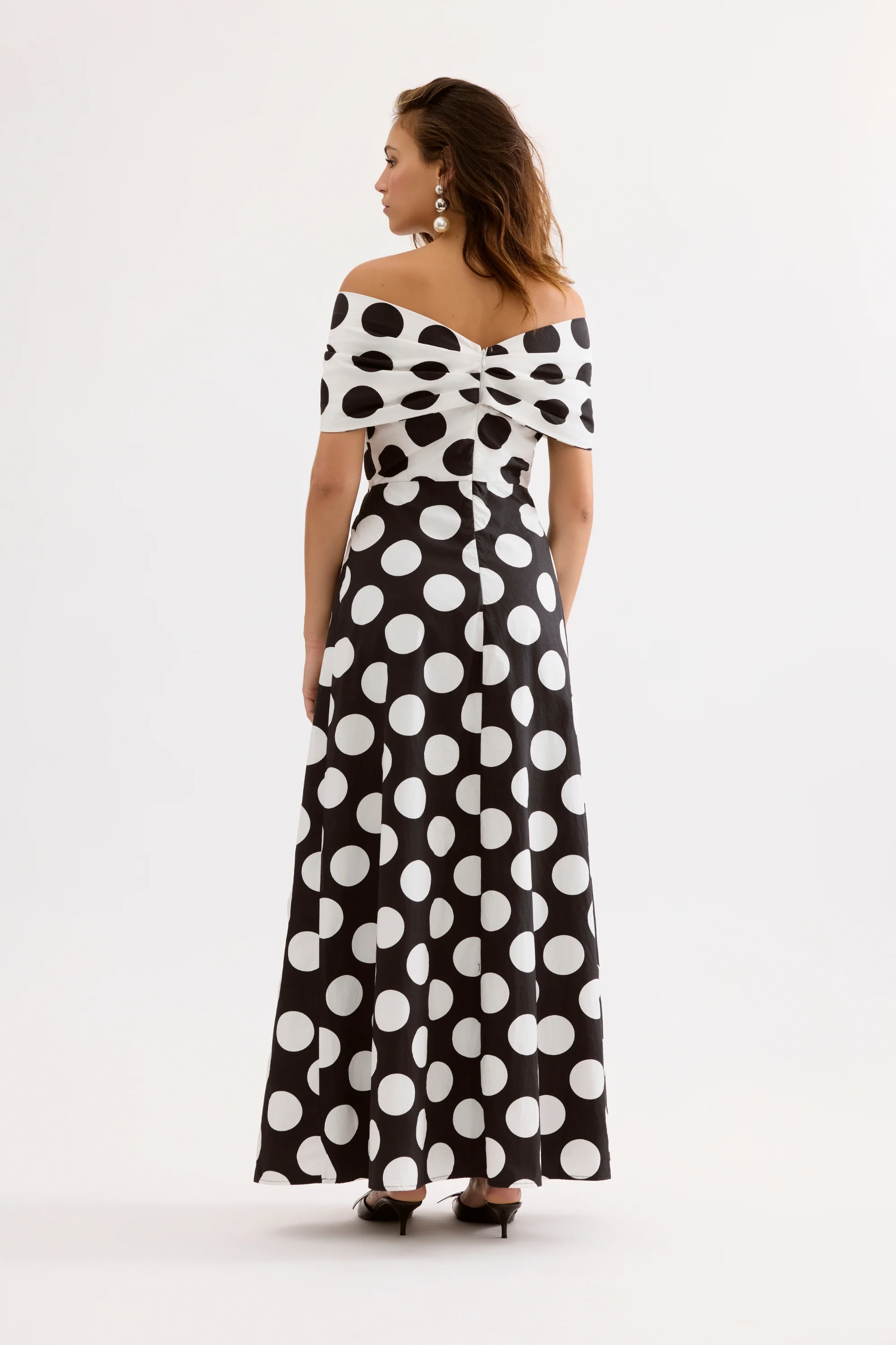 Robe longue à pois épaules dénudées - Image 5