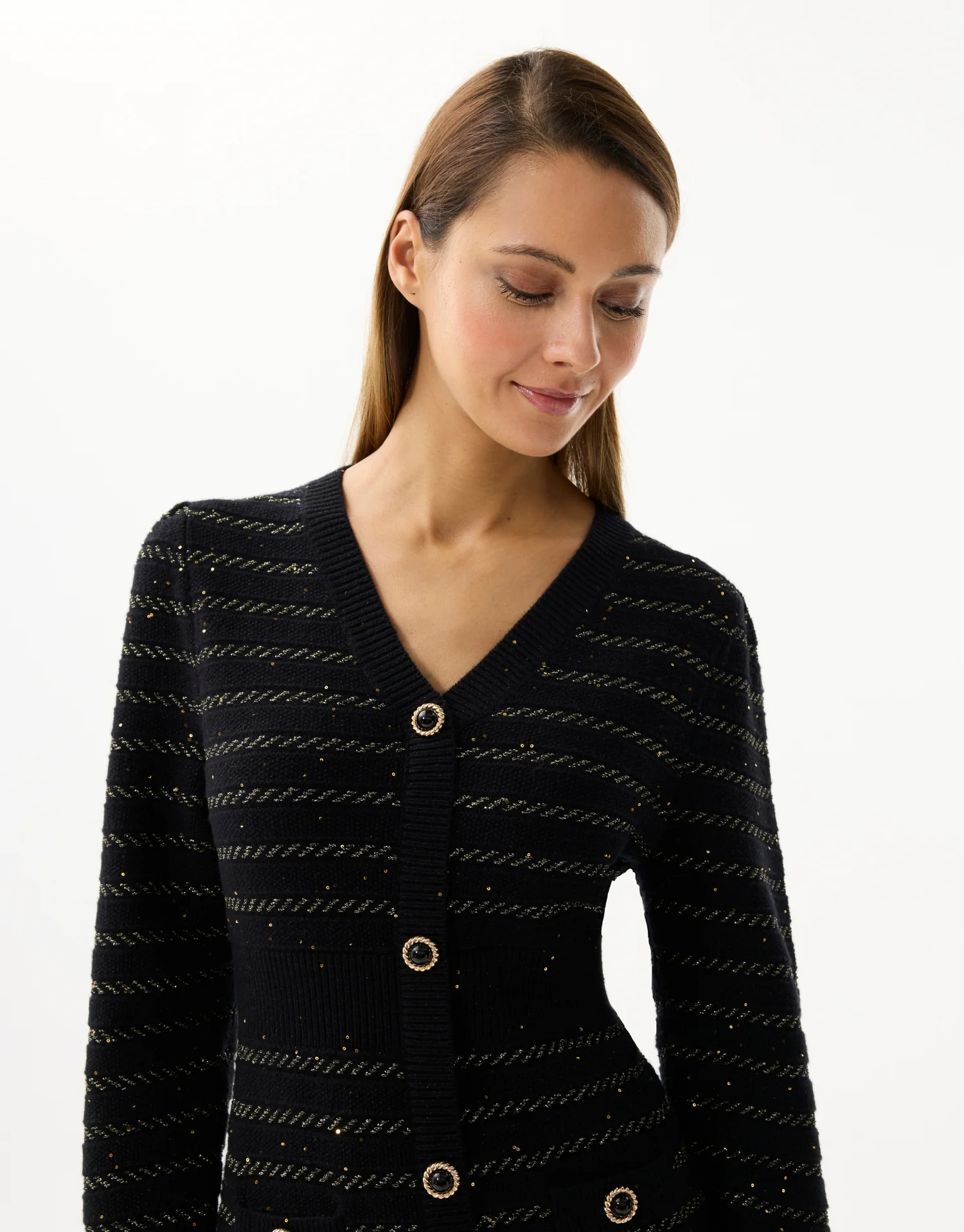 Robe longue en maille noire à boutons dorés - Image 3