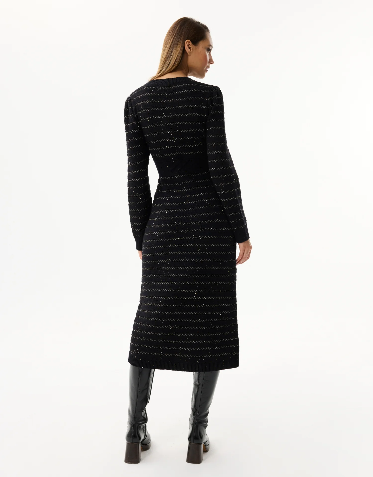Robe longue en maille noire à boutons dorés - Image 4