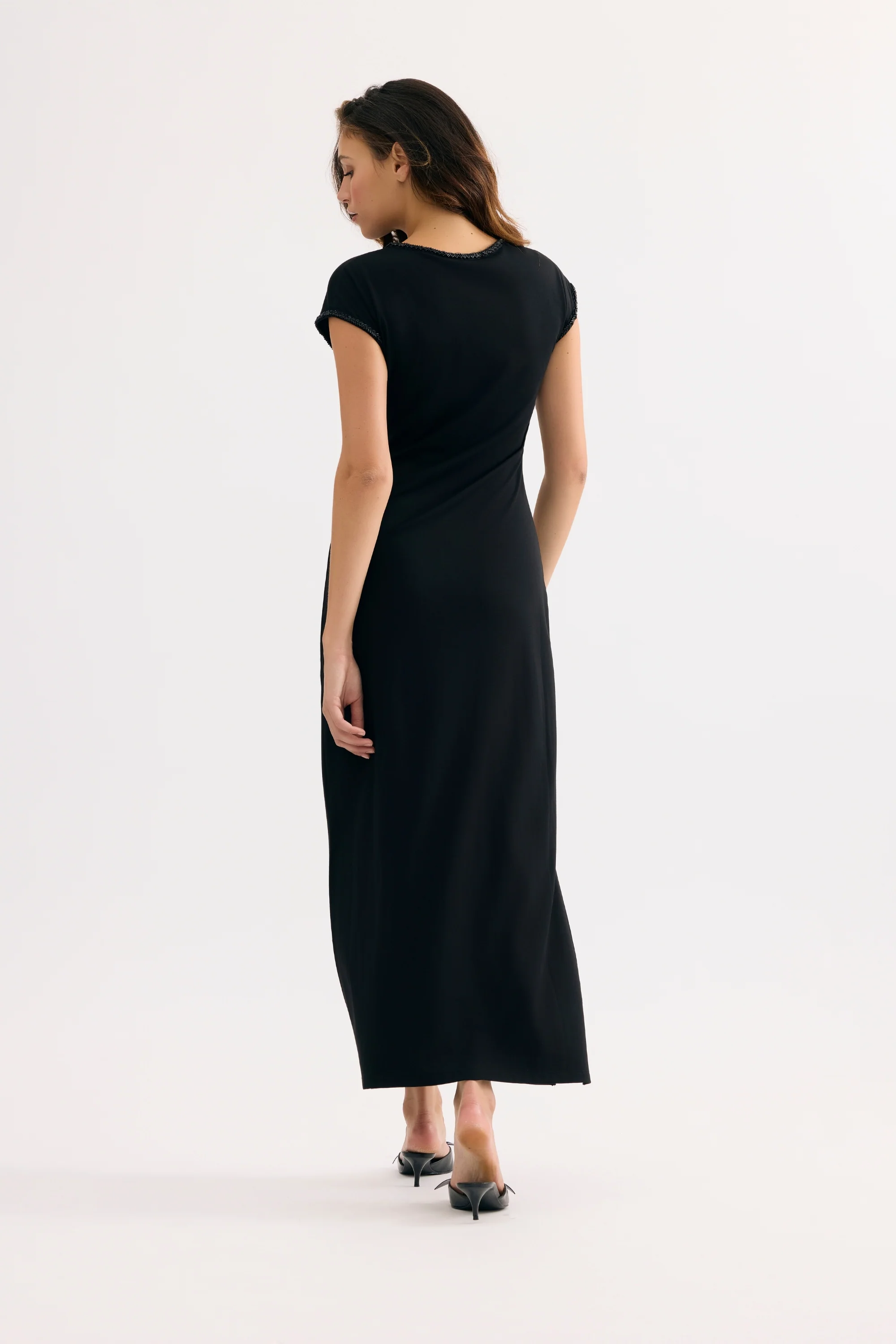 Robe longue noire détails ajourés - Image 4