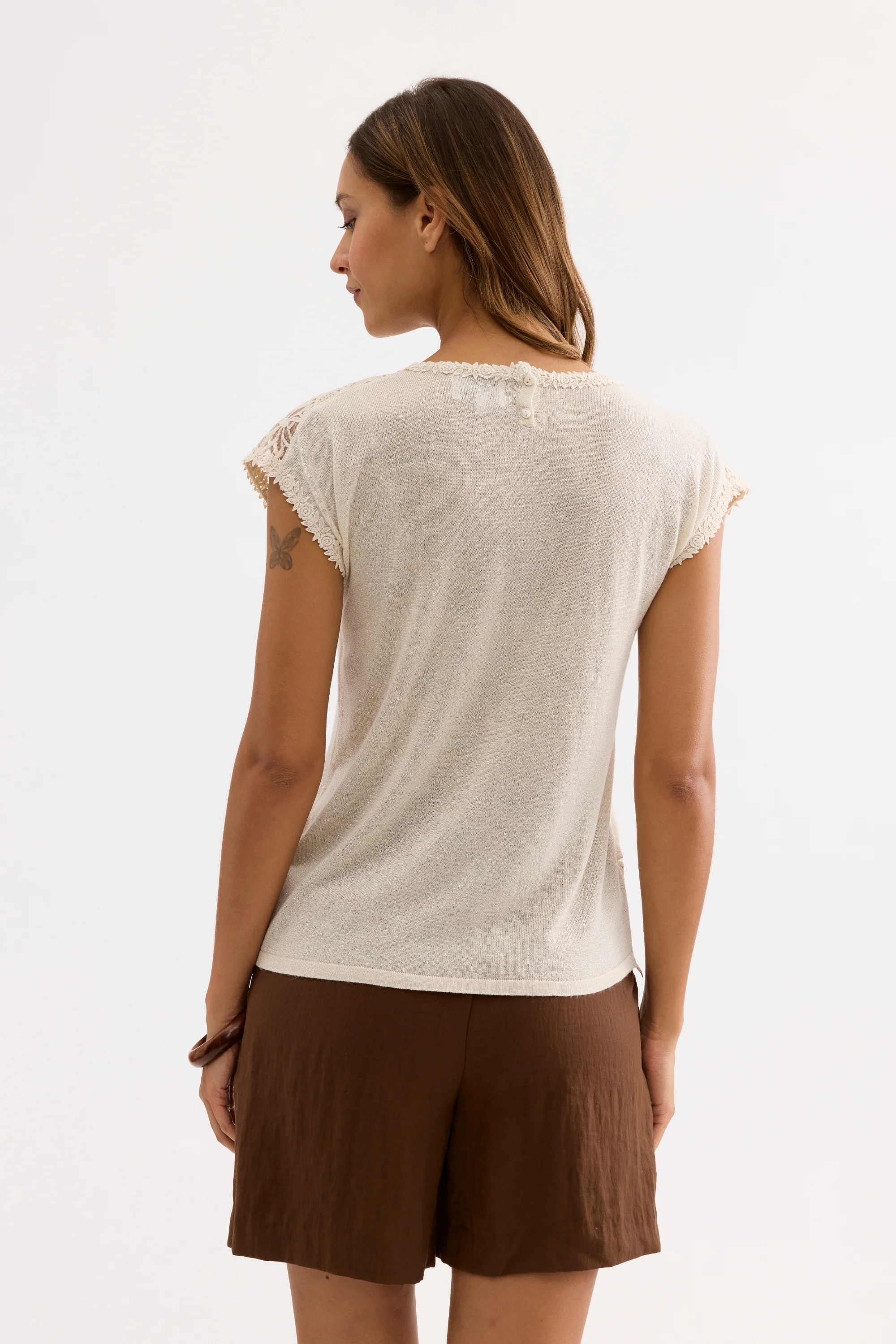T-shirt beige dentelle florale - Image 4