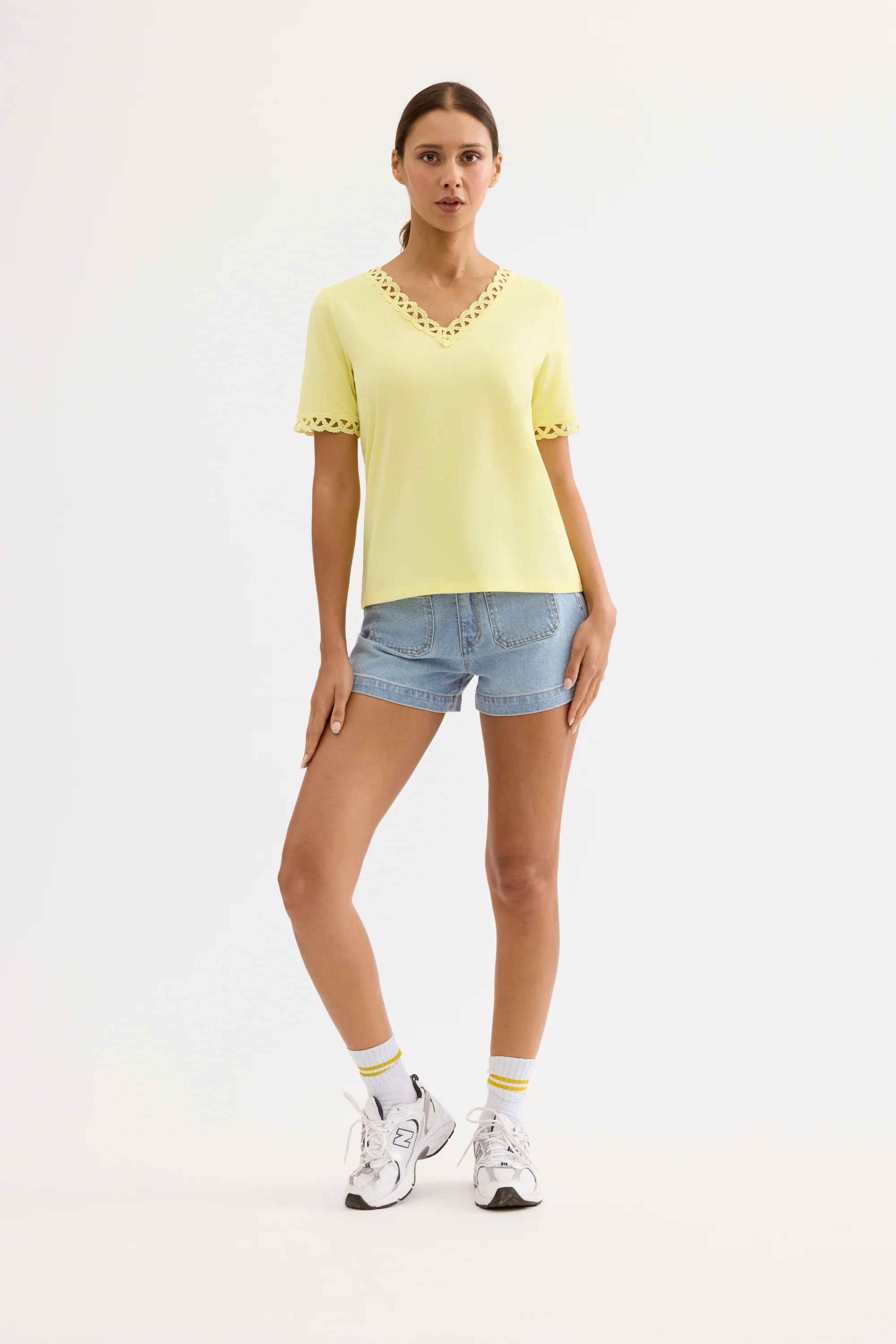T-shirt col V détails dentelle - Image 16
