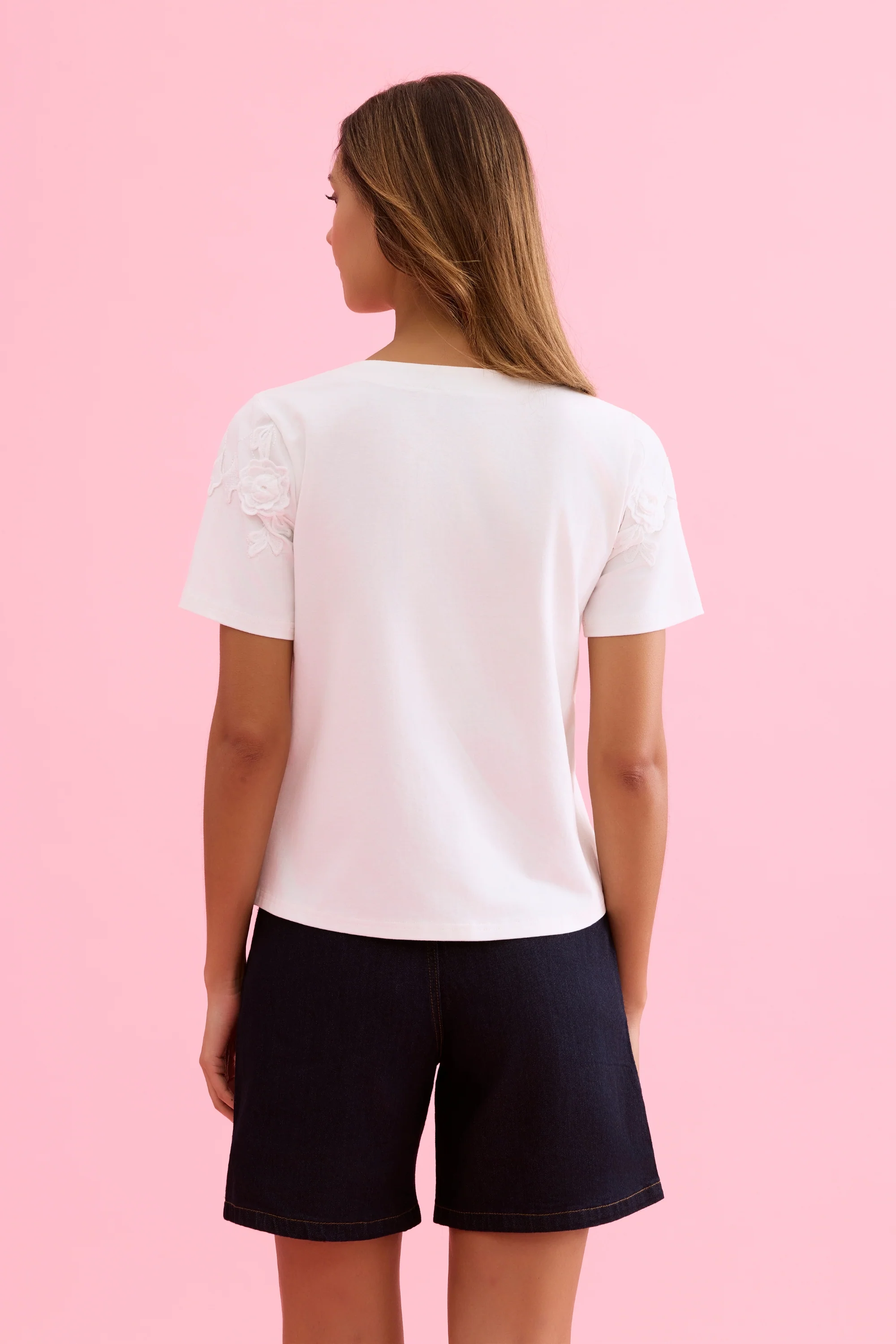 T-shirt fleurs relief couture - Image 4