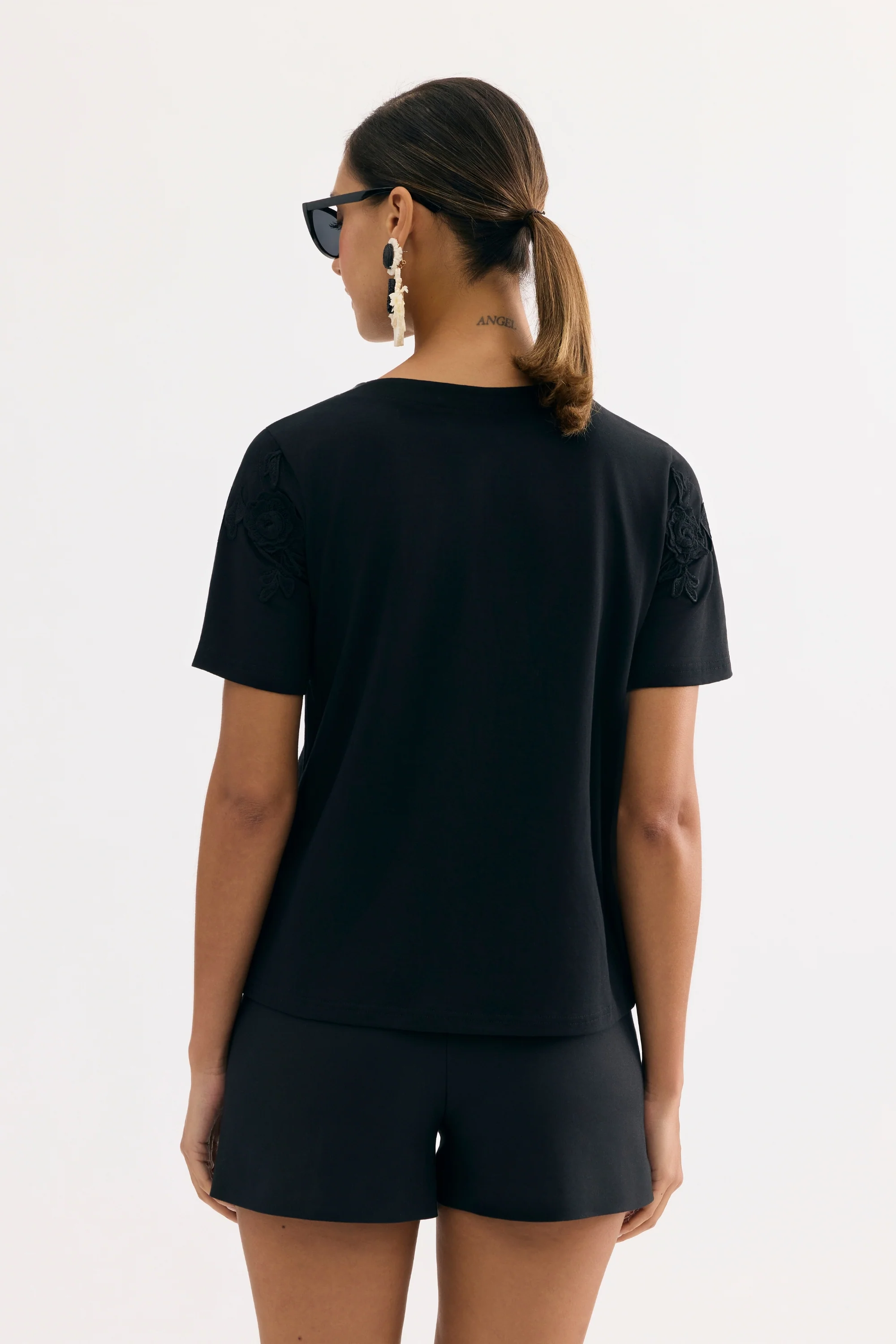 T-shirt fleurs relief couture - Image 8
