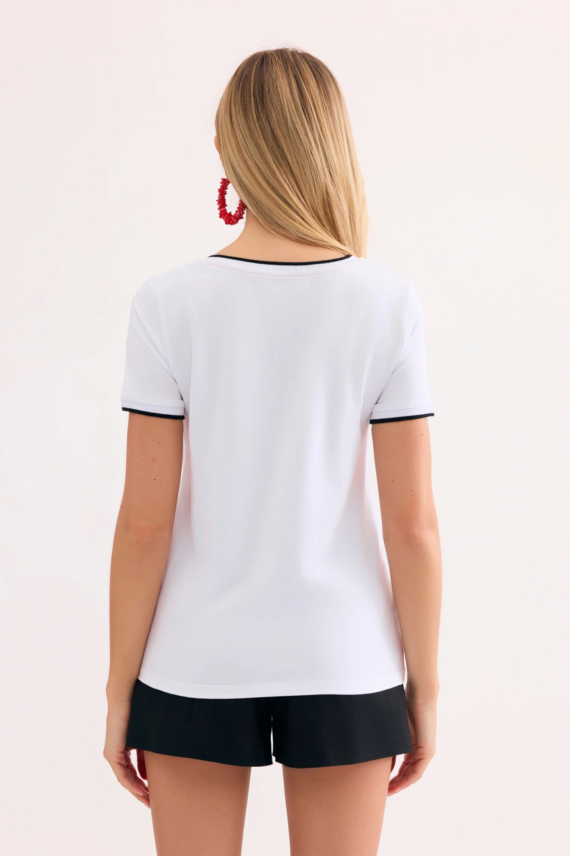 T-shirt imprimé visage artistique - Image 4