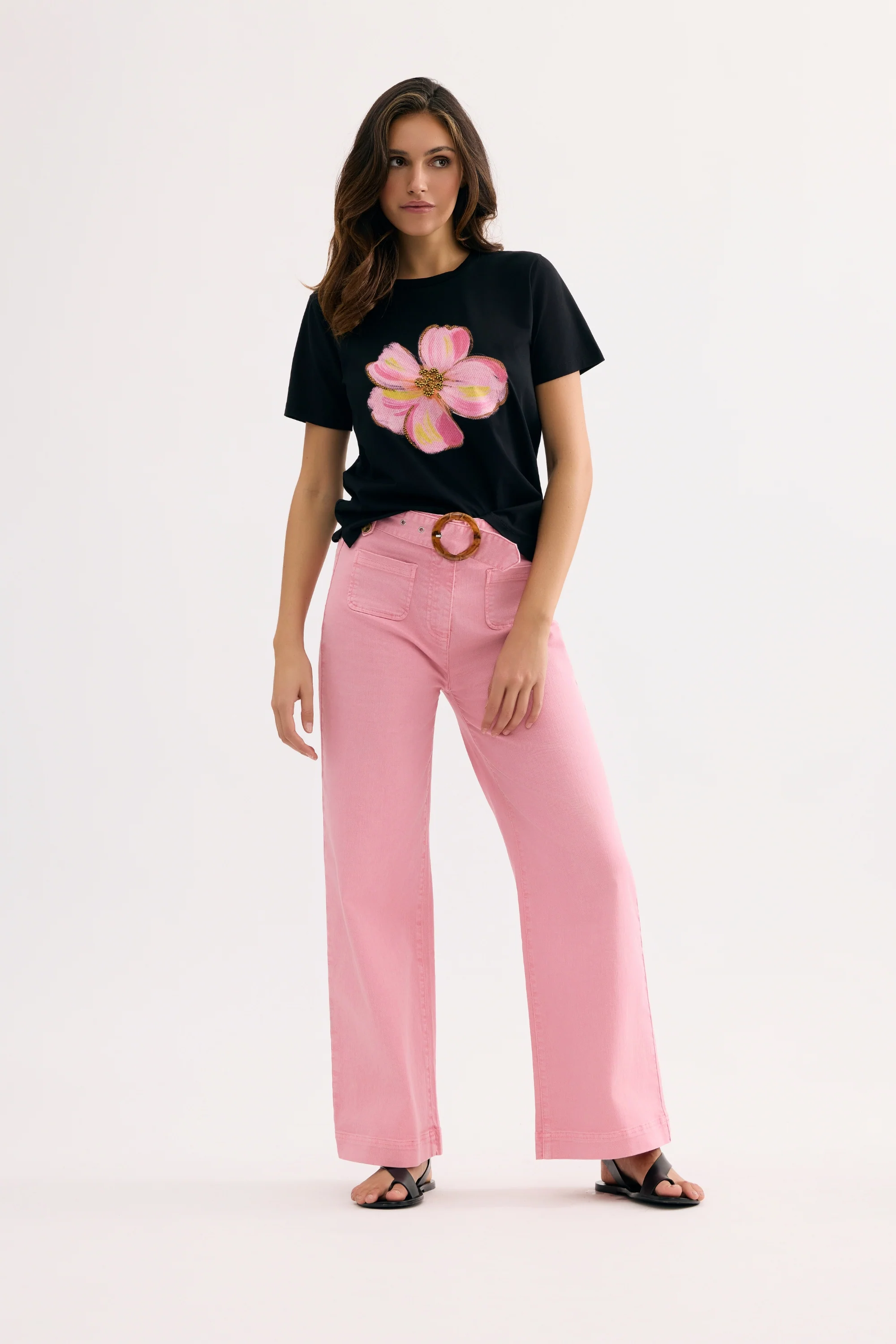 T-shirt noir à fleur rose brodée - Image 3