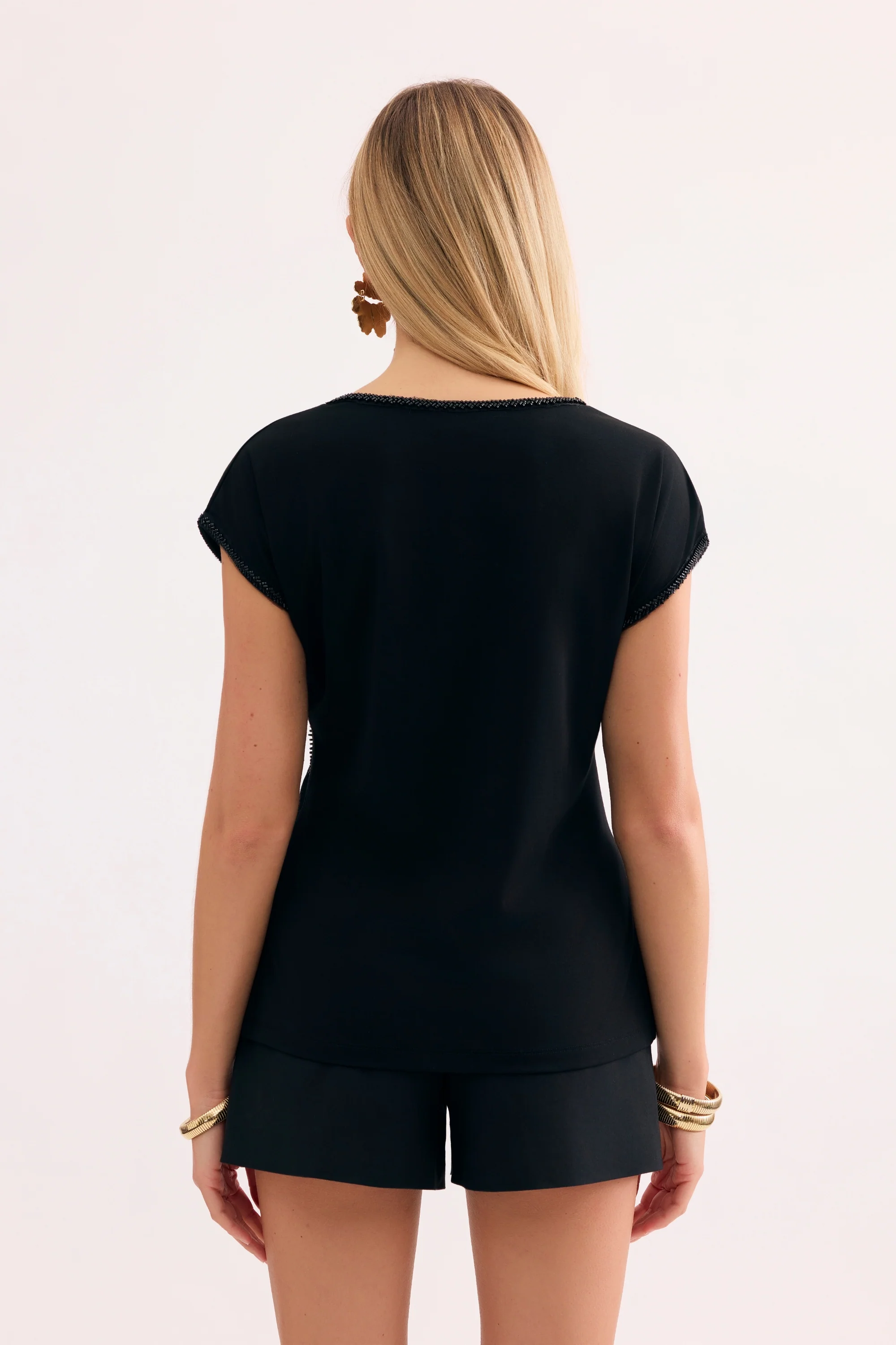 T-shirt noir détails ajourés et perles - Image 4