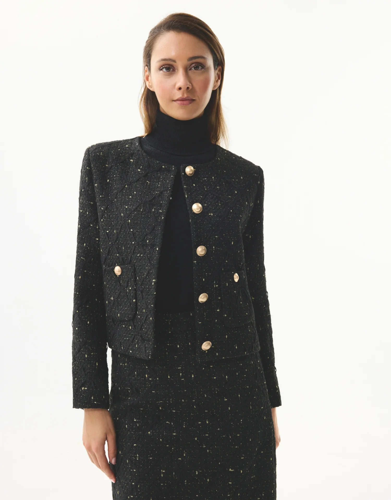 Veste courte structurée à boutons dorés - Image 4