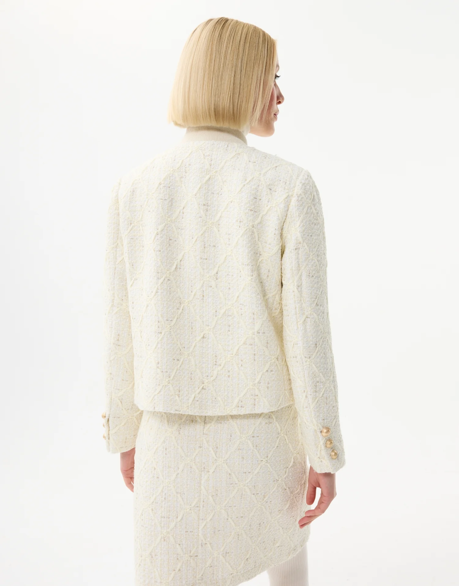 Veste courte structurée à boutons dorés - Image 7