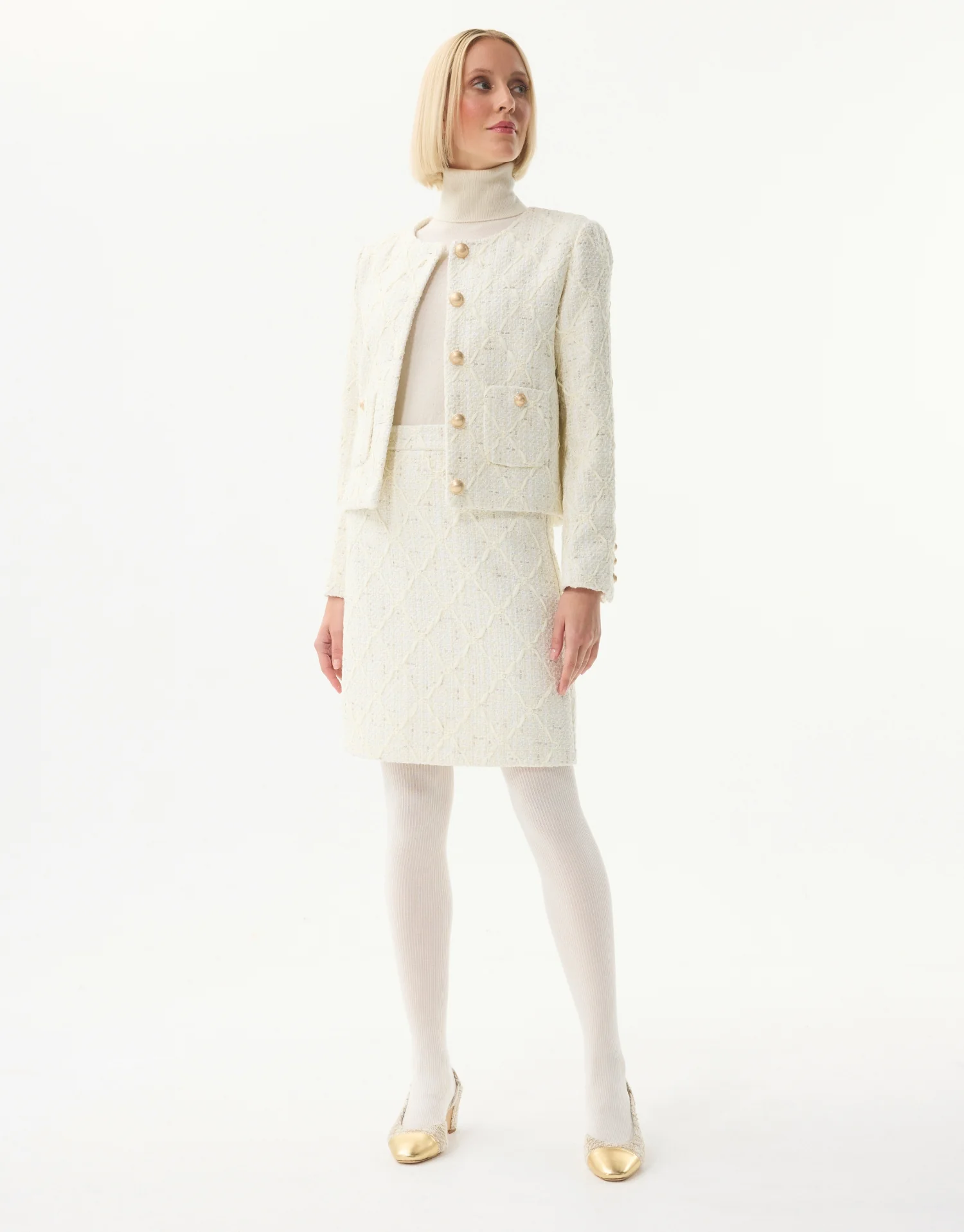 Veste courte structurée à boutons dorés - Image 8